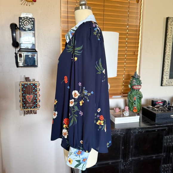 NEW Vince Camuto navy crepe blouse w/ collar+cuffs XL - Picture 5 of 12